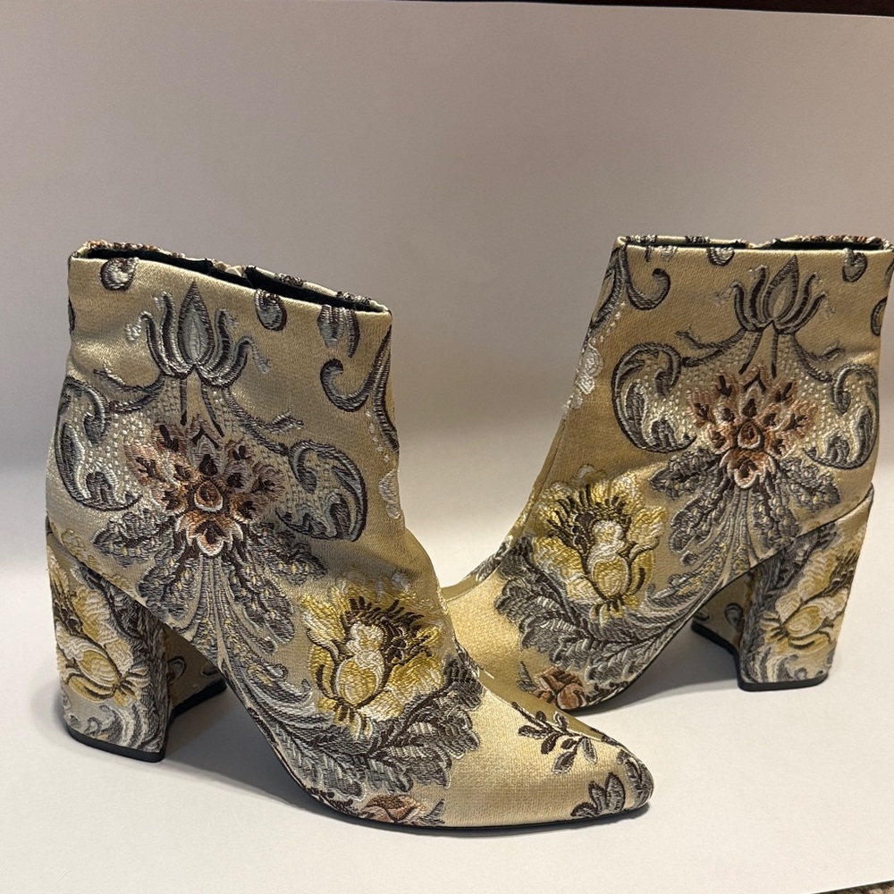 Chic Embroidered Ankle Boots in Cream and Gold gorgeous "brocade" floral motiff